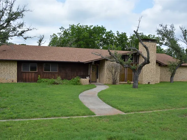 1807 N Horton St, Goldthwaite, TX 76844