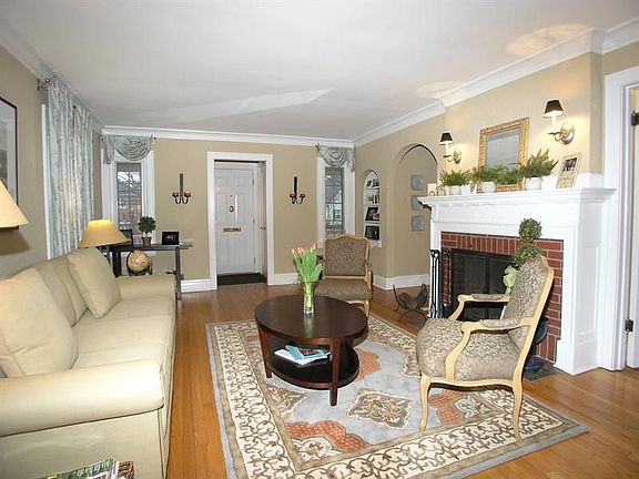 3rd image of 4231 Garden Ave