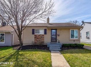 62 E Rowland Ave, Madison Heights, MI 48071