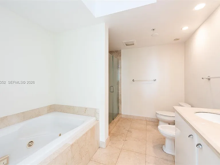 19400 Turnberry Way #1621 — Photo 15