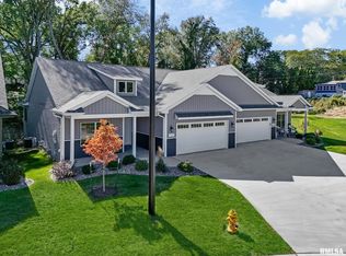 1323 Heights Ct, Bettendorf, IA