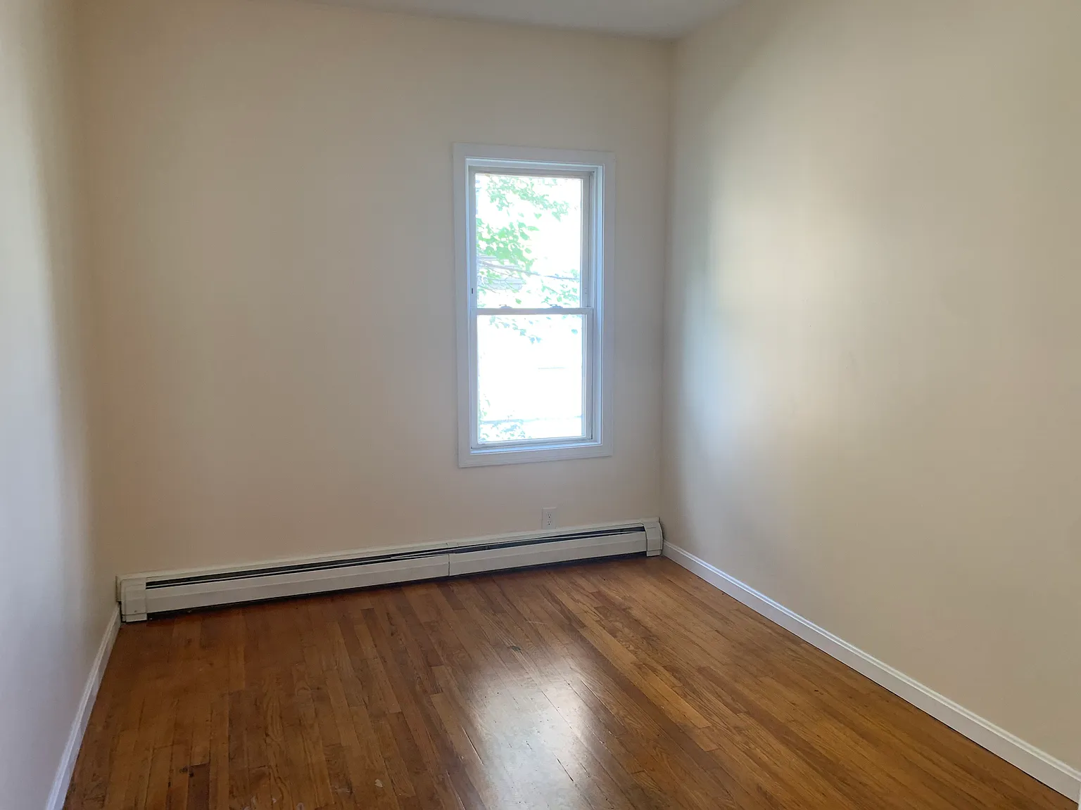 3 bed, 1200 sqft, $1,950 — Photo 4