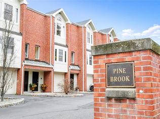 3 Pine Brook Ln #3, Darien, CT 06820