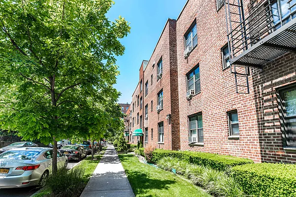 Sold by Douglas Elliman | media 20