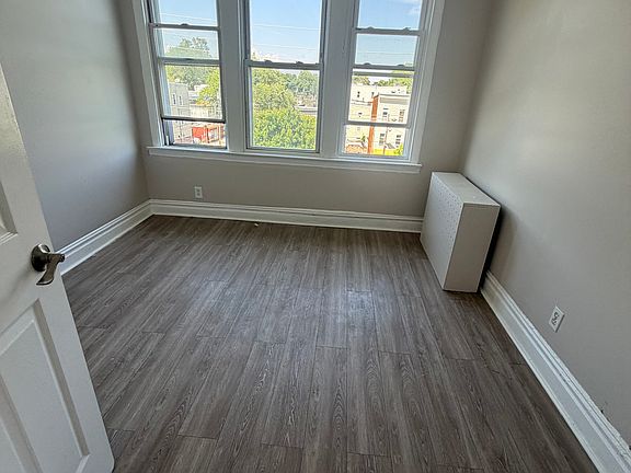 4th image of 241 Duncan Ave #5C