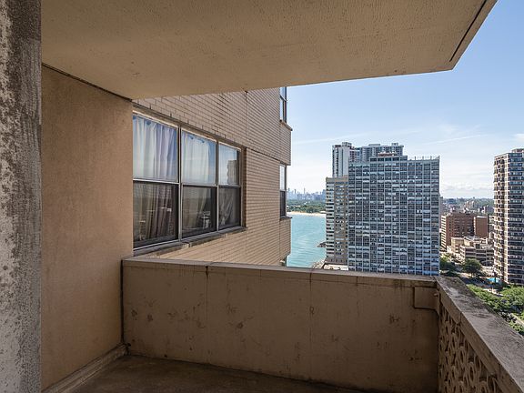 2nd image of 6301 N Sheridan Rd APT 3P