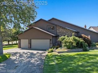 48150 Lake Valley Dr, Shelby Township, MI 48317