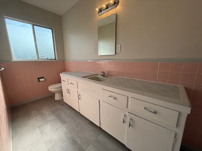 4350 N Lakewood Blvd #8 — Photo 8
