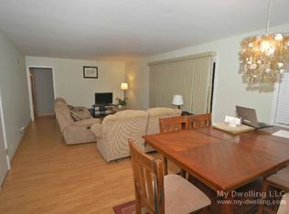 8121 N Seneca Rd, Fox Pt, WI 53217
