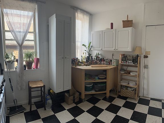 2nd image of 2023 N Humboldt Blvd #2