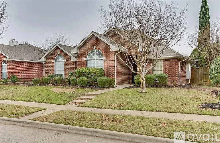 3 bed, 1420 sqft, $2,200 — Photo 2