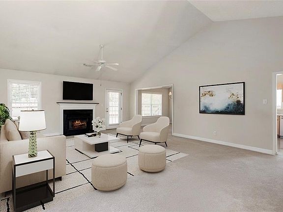 4th image of 692 Huntingdon St