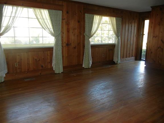 3rd image of 1323 Bernard St