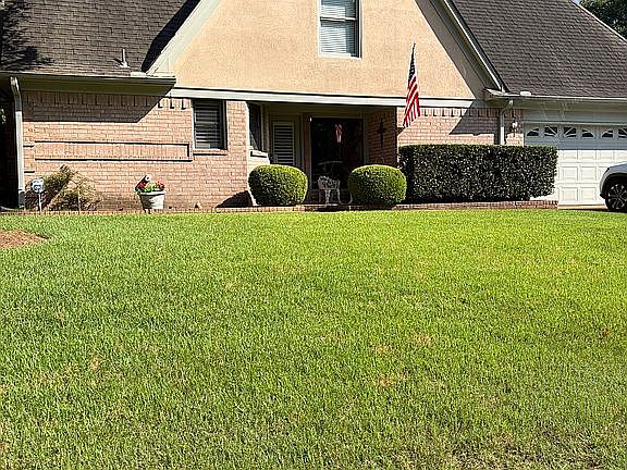 3rd image of 751 Lake Meadow Dr