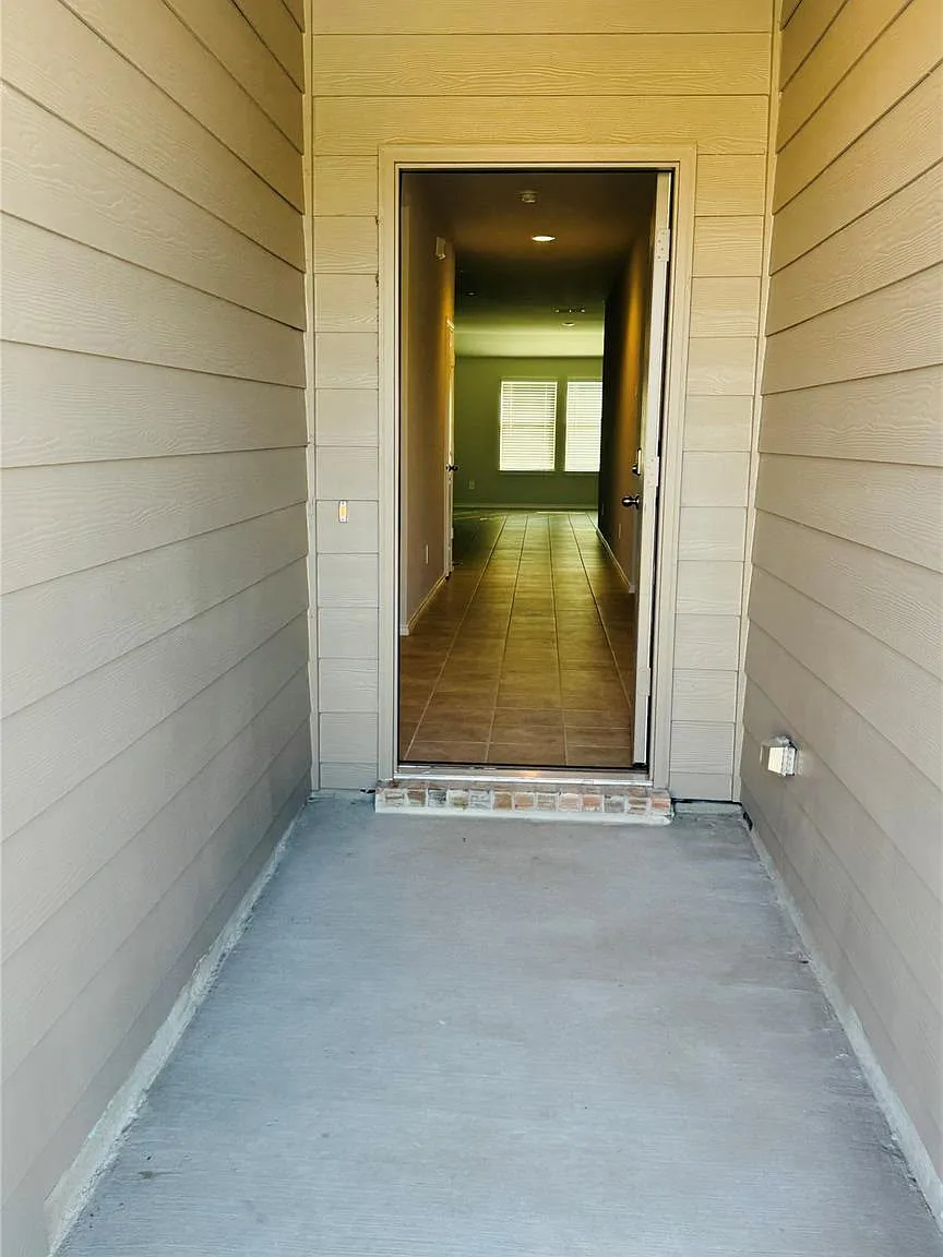 4 bed, 1650 sqft, $2,200 — Photo 2