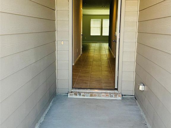 2nd image of 4157 Crooked Bend Dr