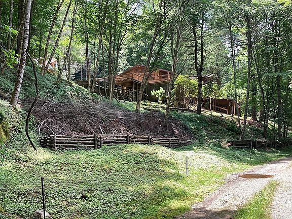 4th image of 589 Clubhouse Dr