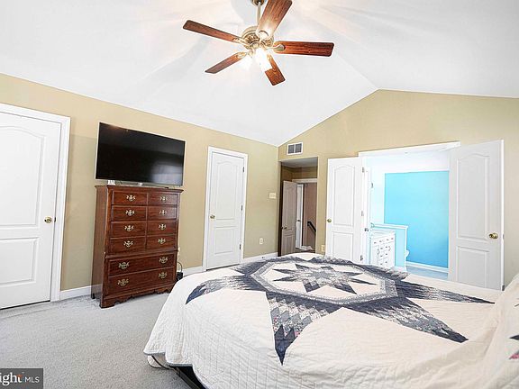 5th image of 2419 Edwards Manor Dr