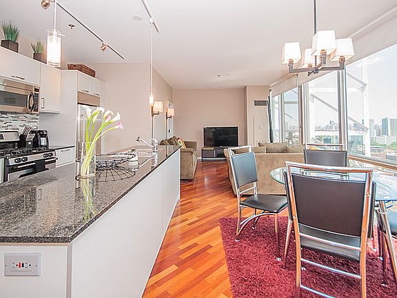 3rd image of 653 N Kingsbury St APT 2306