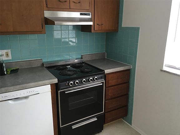 3rd image of 10130 Chaucer Ave