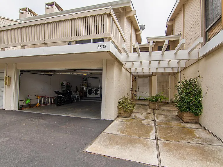 2838 Luciernaga St — Photo 12