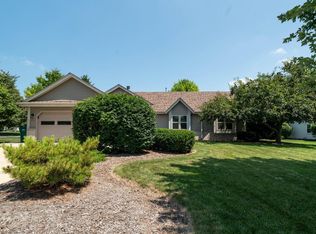 W142N10736 Wooded Hills Dr, Germantown, WI 53022