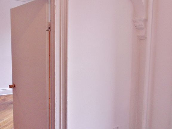2nd image of 125 Saint James Pl APT 3A