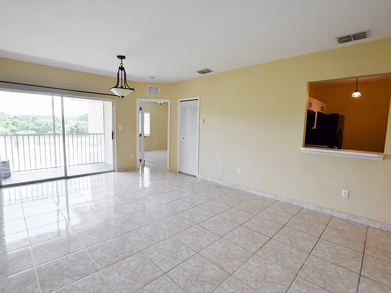 522 Villa Del Sol Cir #203 — Photo 6