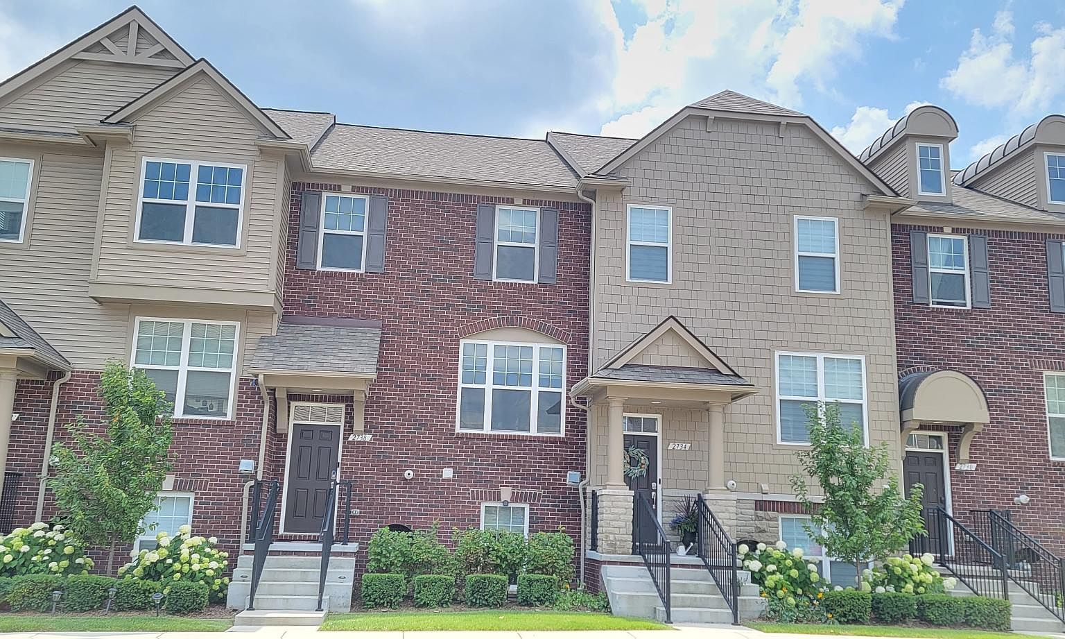 2738 Helmsdale Cir, Rochester Hills, MI 48307 Zillow