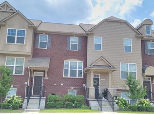 2738 Helmsdale Cir, Rochester Hills, MI 48307