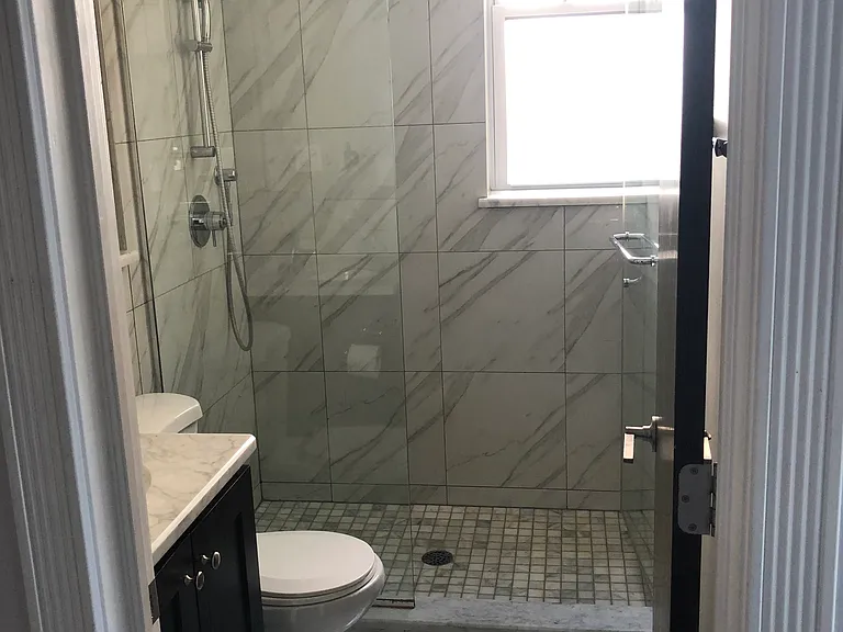 2064 N Western Ave #2 — Photo 8