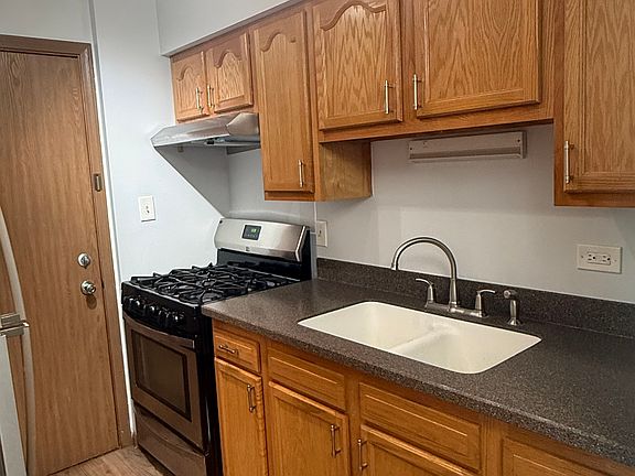 5th image of 10430 Ridgeland Ave APT 6