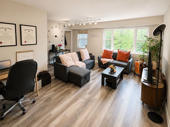 3rd image of 1320 Fort Myer Dr APT 812