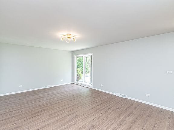 2nd image of 1070 Woodcliff Dr
