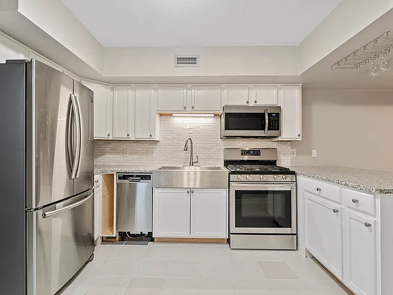 604 E Iredell Ave — Photo 8