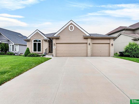 3rd image of 4004 N Branch Dr