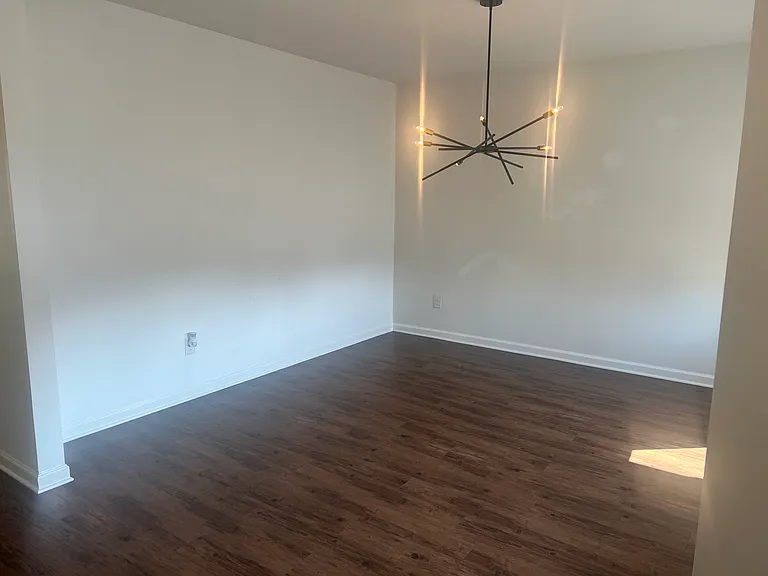 4599 Woodford Cir — Photo 3