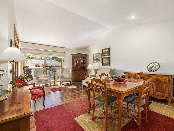 3rd image of 3050 Kay Dr SE