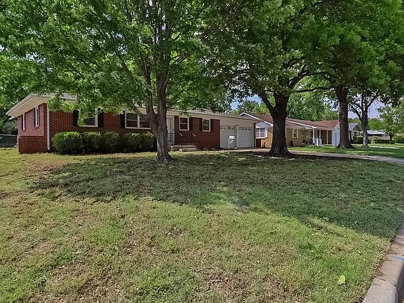 3rd image of 1605 N Illinois Ave