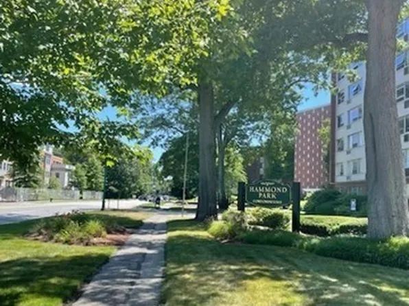 20 Hammond Pond Pkwy APT 208, Newton, MA 02467