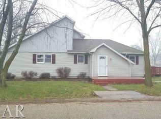 100 N Isham St, Waynesville, IL 61778