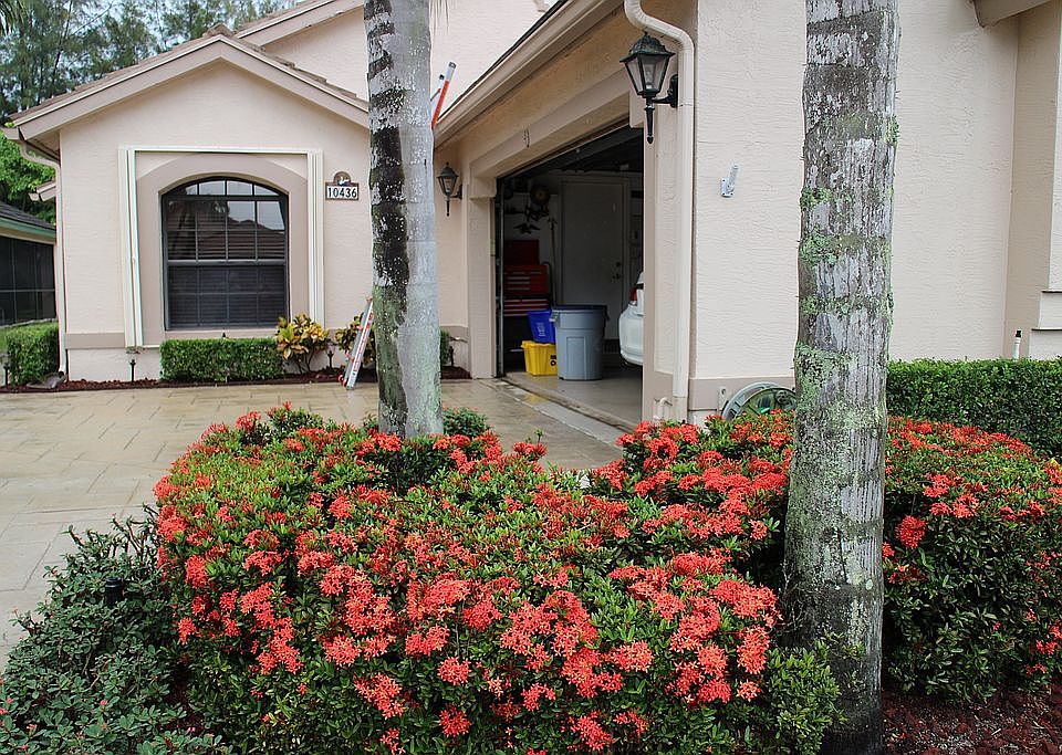 2nd image of 10436 Lexington Cir S