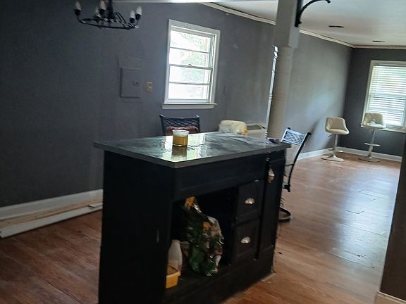 4th image of 319 Rich St