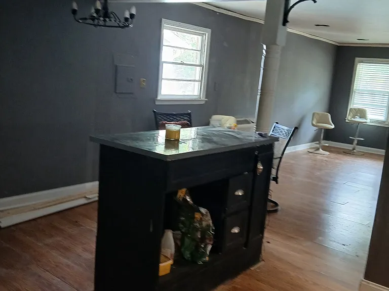 319 Rich St — Photo 4