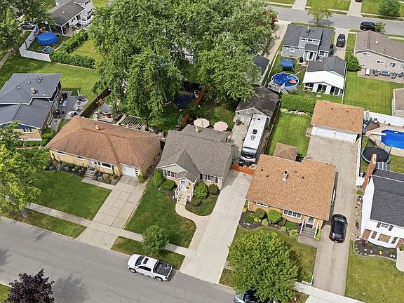2nd image of 16 Patricia Dr