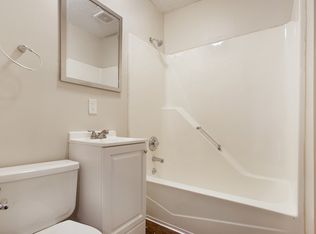 805 E 42nd St APT 2W, Kansas City, MO 64110