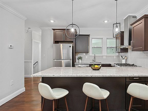 2nd image of 200-202 Elliot St #1