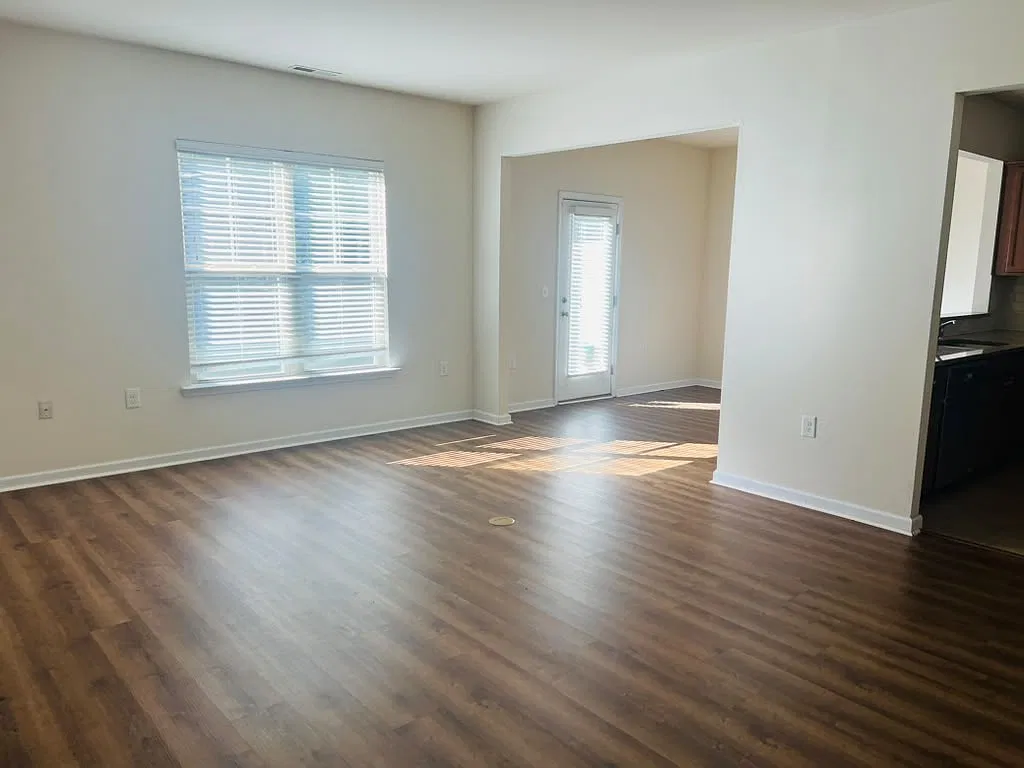3 bed, 2.5 bath, 1776 sqft, $2,100 — Photo 4