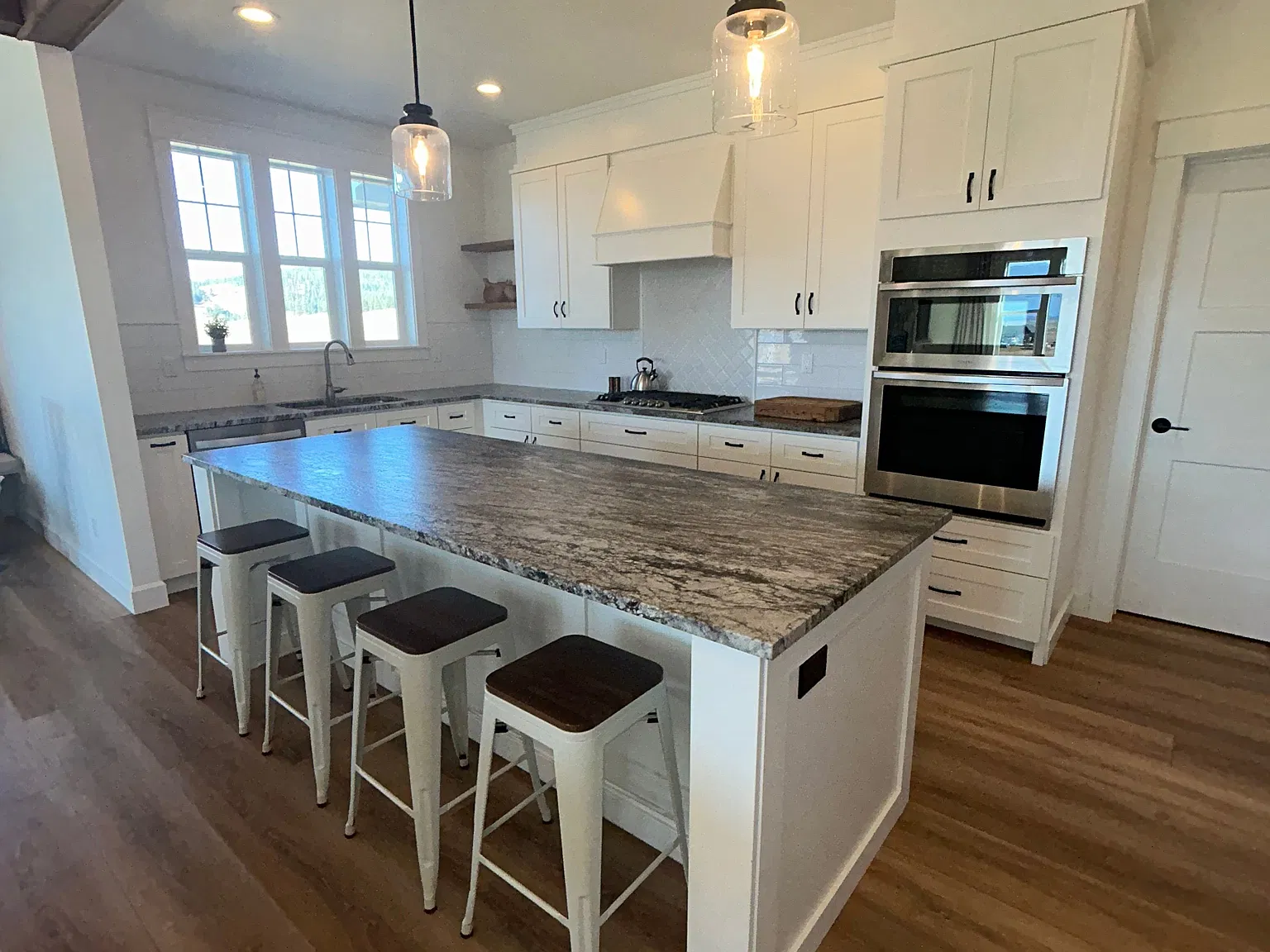 5 bed, 3.5 bath, 3098 sqft, $4,500 — Photo 4