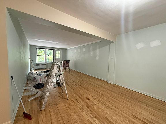 4th image of 3950 Blackstone Ave APT 1P